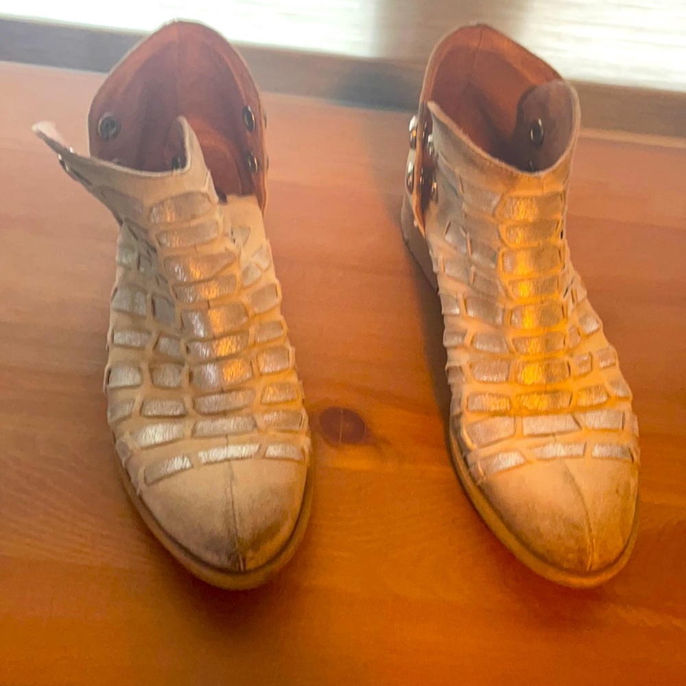 Vera Gomma Ankle Boots, Size 36